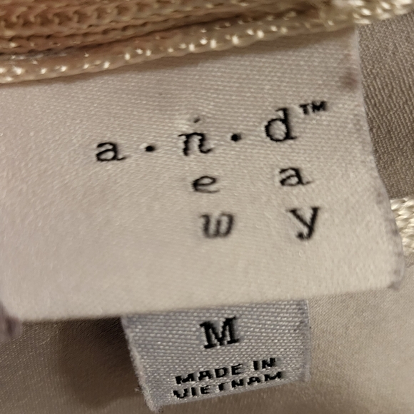 a.new.day Silky Camisole w/Adjustable Straps in a Metallic Cream Color sz M - Picture 4 of 4